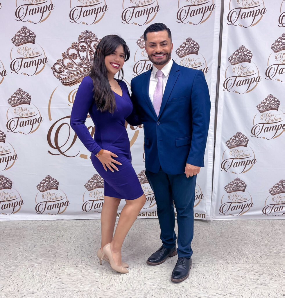 MUJER Y HOMBRE EN EVENTO DE MISS LATINA TAMPA